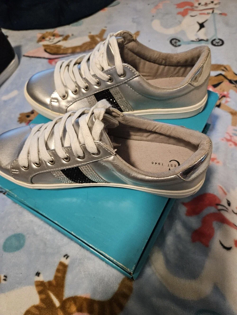 BRAND NEW ** Silver Low-Top Women's Fashion Sneakers